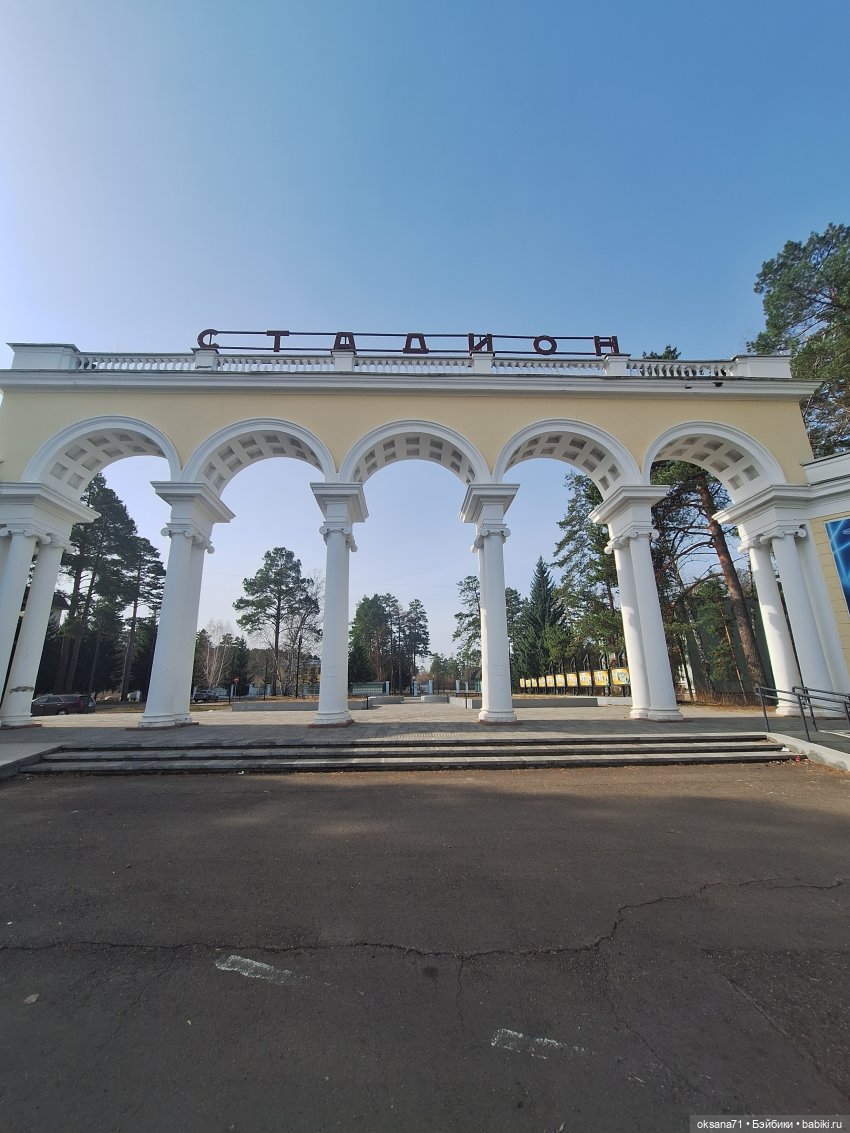 Хитрули и белочки на прогулке в парке