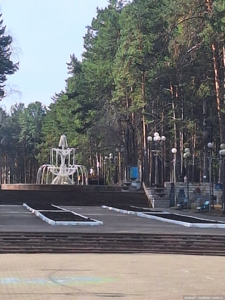 Хитрули и белочки на прогулке в парке