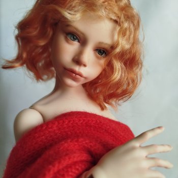 Девушка в красном или как шарф нашел новое применение