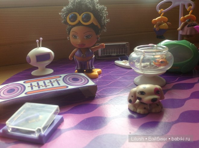 Nia & Zia - Shorties doll, Mattel