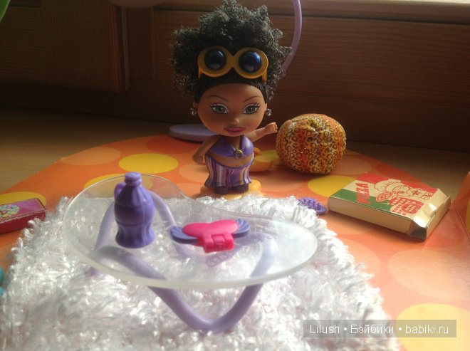 Nia & Zia - Shorties doll, Mattel