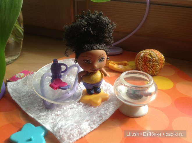 Nia & Zia - Shorties doll, Mattel