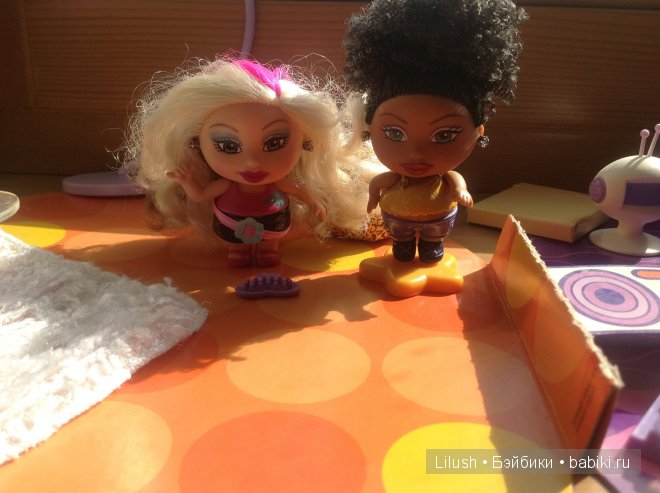Nia & Zia - Shorties doll, Mattel