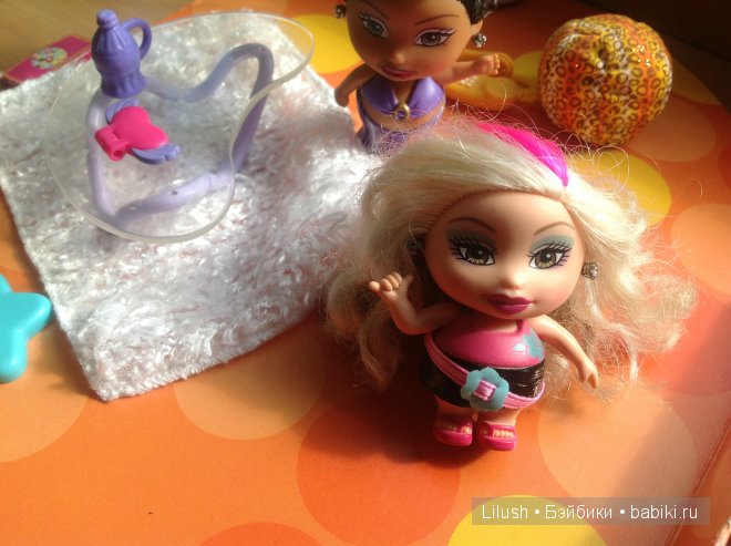 Nia & Zia - Shorties doll, Mattel