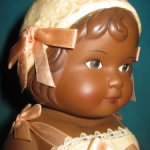 Темнокожая девочка от Daisy Kingdom.