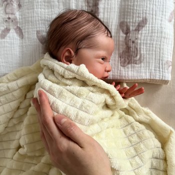 Малышка Gracie Mae open eyes