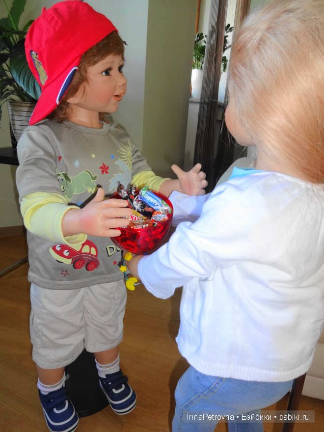 Мужское рукопожатие. Встреча мальчишек: Аскари - А.Химштедт и Доминик - М.Левениг (фото 5)