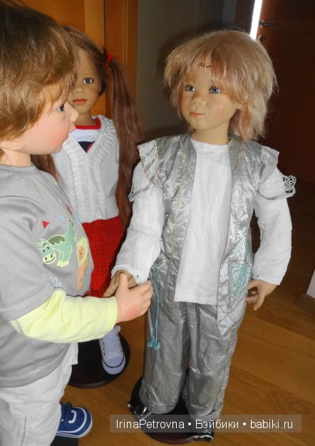 Мужское рукопожатие. Встреча мальчишек: Аскари - А.Химштедт и Доминик - М.Левениг