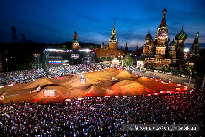 Москва глазами моих украинских гостей из Белой Церкви. Часть 3: Вечерняя Москва, украинские песни и немного про кукол