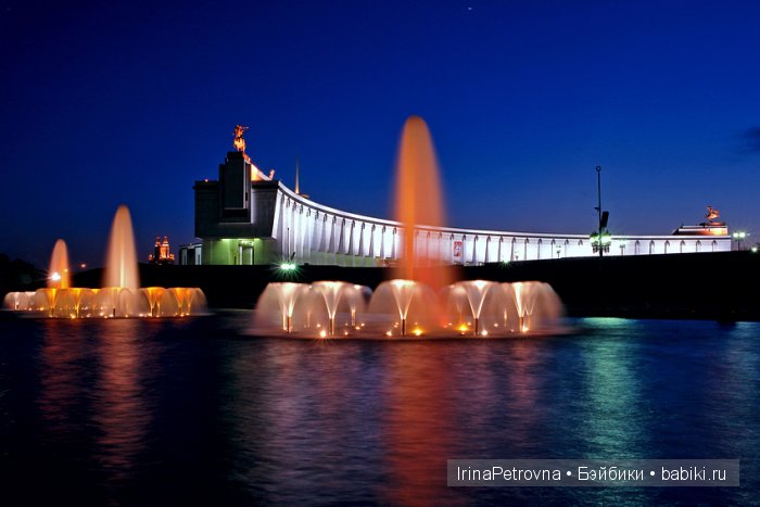 Москва глазами моих украинских гостей из Белой Церкви. Часть 3: Вечерняя Москва, украинские песни и немного про кукол