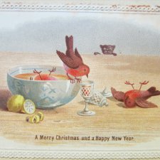 Не совсем живые птички тоже передают поздравления