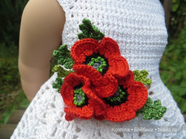 Лондон и ее новое платье с брошками (фото 4)