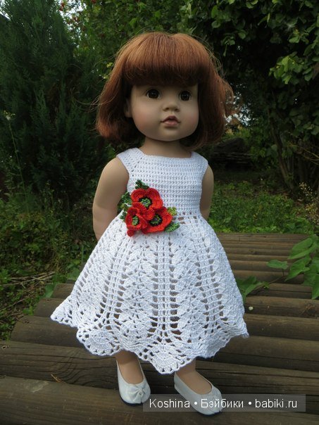 Лондон и ее новое платье с брошками (фото 3)