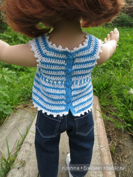 Лондон и ее новое платье с брошками