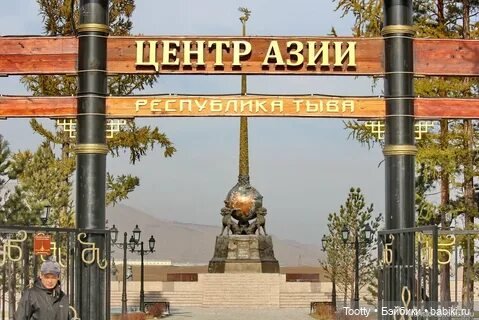 Прогулка маленького Рамзеса по предновогоднему Кызылу