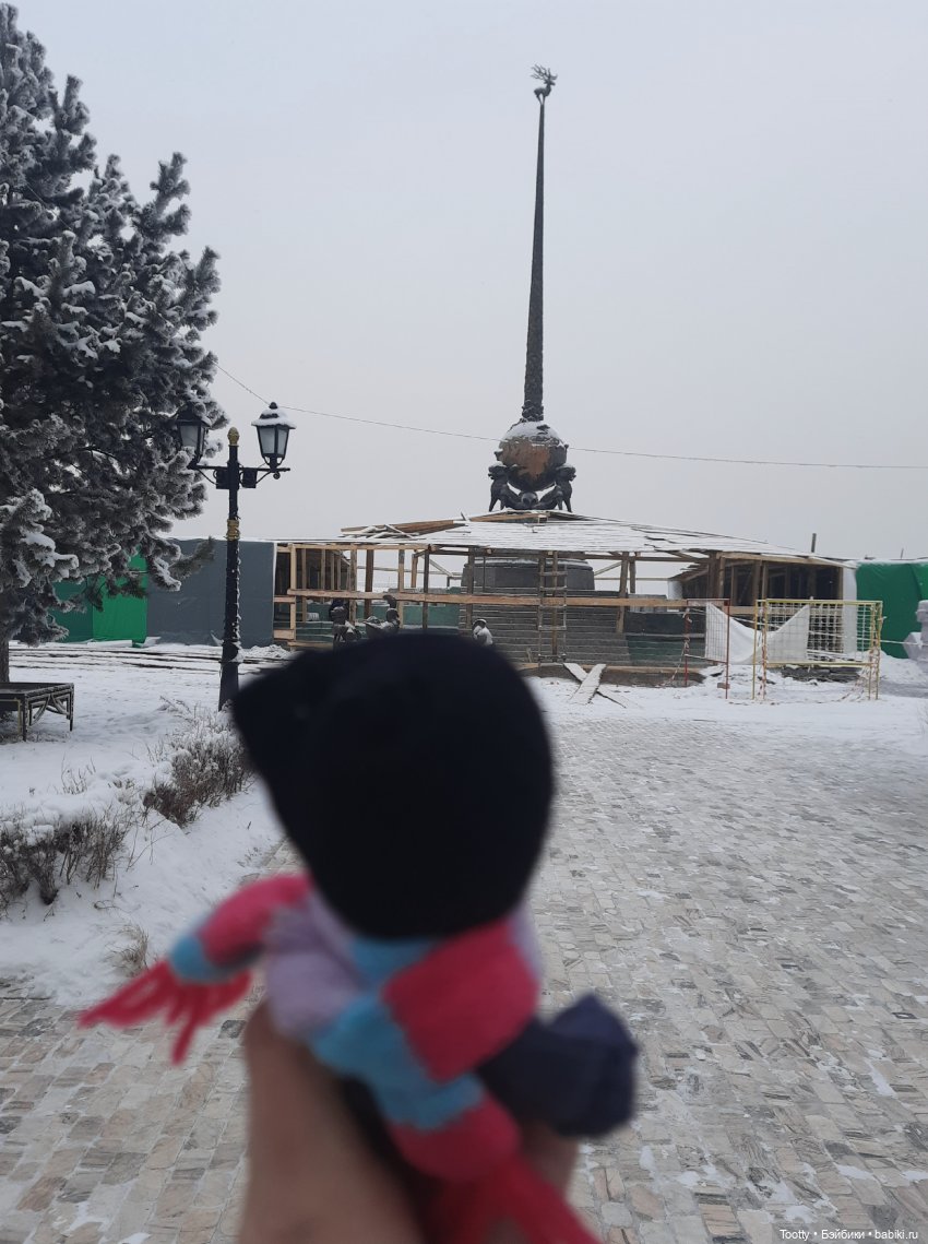 Прогулка маленького Рамзеса по предновогоднему Кызылу