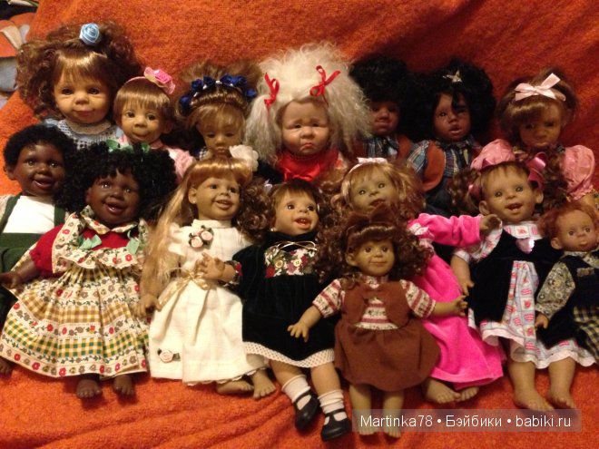 Характерные куклы ждут гостей