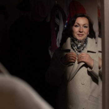 Я выхожу из темноты.