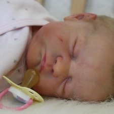 Малышка Мира