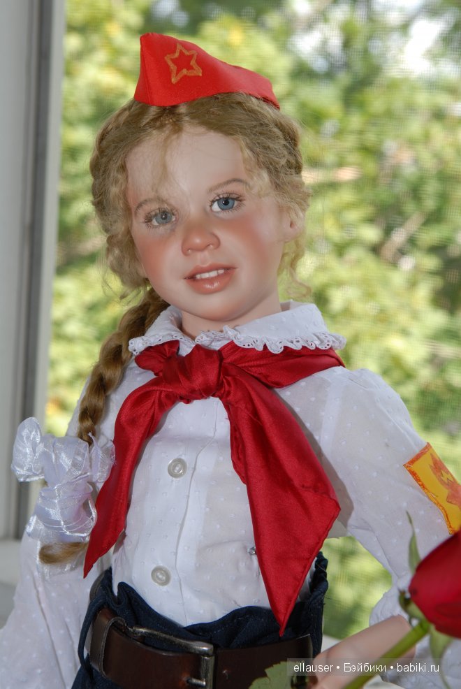 Лет бы сбросить мне, ребята тридцать-тридцать пять... Я бы стала пионером бы опять