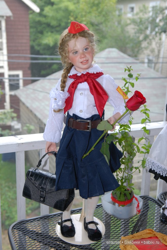 Лет бы сбросить мне, ребята тридцать-тридцать пять... Я бы стала пионером бы опять