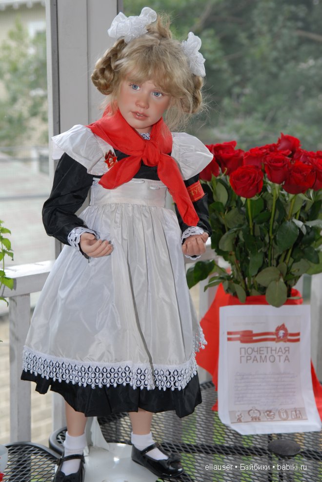 Лет бы сбросить мне, ребята тридцать-тридцать пять... Я бы стала пионером бы опять