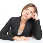 Вопрос: другой продавец злится, что я продаю такую же куклу дешевле, и шлет гадости. Как реагировать?