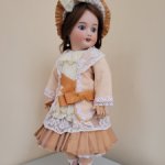 Платье  и шляпка для куклы 40-50 см