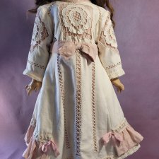 Платье и боннет для куклы  70-75 см