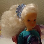 Помогите сделать кукле Памеле новую прическу...