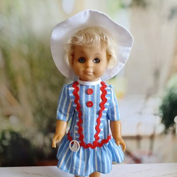 Наряжаем куклу детства