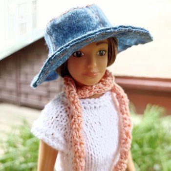 Энни на прогулке