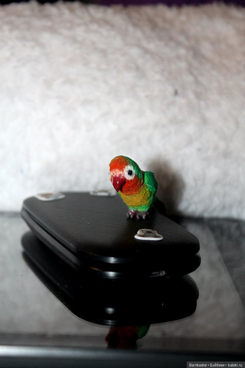 Миниатюрный попугайчик — Игрушки в смешанной технике (мех и глина): Арт (фото 3)