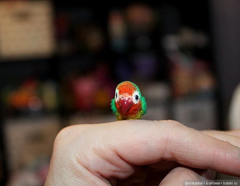 Миниатюрный попугайчик — Игрушки в смешанной технике (мех и глина): Арт