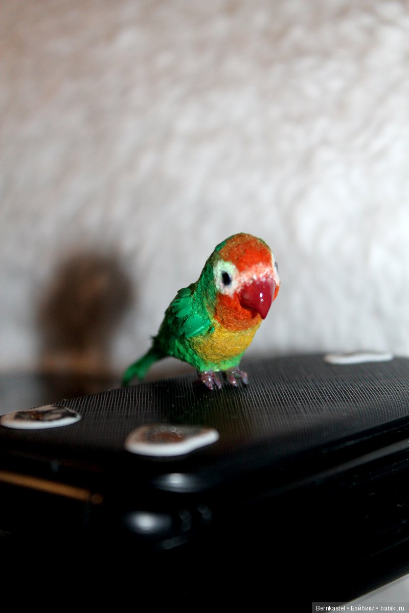 Миниатюрный попугайчик — Игрушки в смешанной технике (мех и глина): Арт (фото 4)