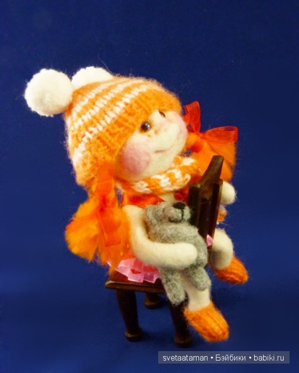 Непоседа в шапочке. Валяние куклы из войлока