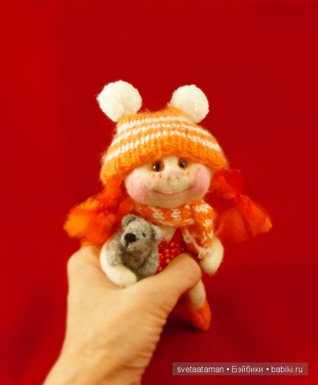 Непоседа в шапочке. Валяние куклы из войлока (фото 5)