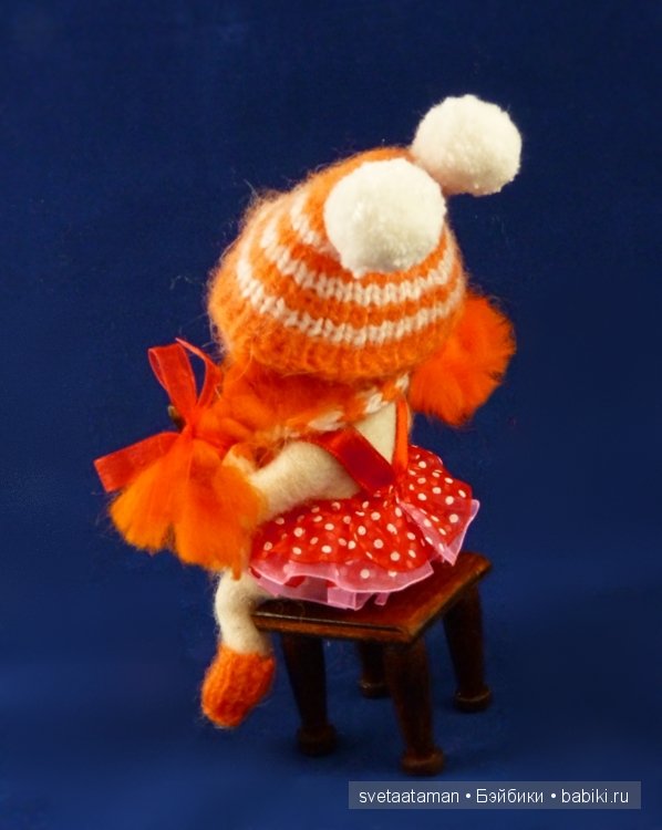 Непоседа в шапочке. Валяние куклы из войлока (фото 3)