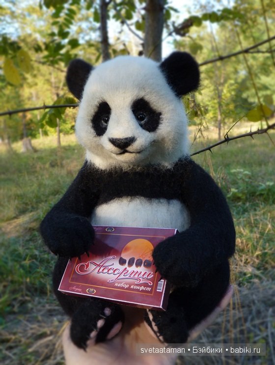 Игрушка валянием из шерсти ручной работы Пандочка (фото 9)