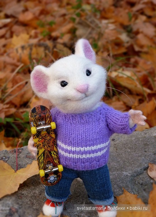 Мышонок со скейтом. Игрушка валянием ручной работы