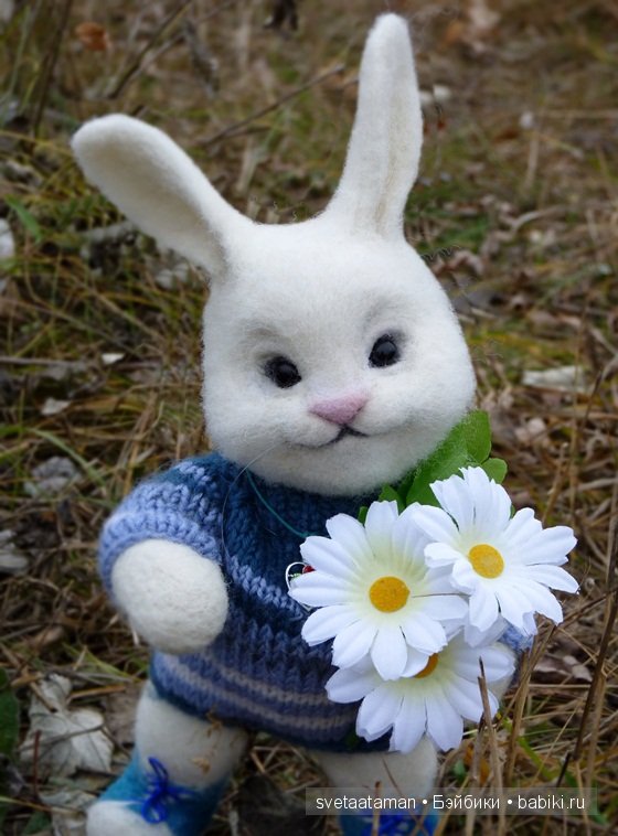 Зайка с ромашками, игрушка валянием из шерсти ручной работы (фото 3)
