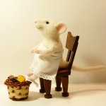 Мышка на стульчике. Игрушка валянием из шерсти ручной работы