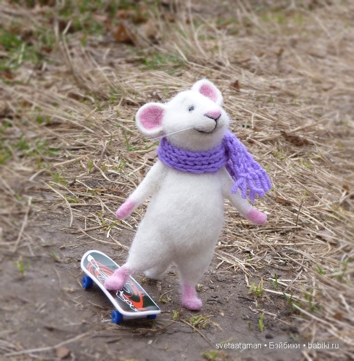 Мышонок со скейтом. Игрушка валянием ручной работы (фото 3)