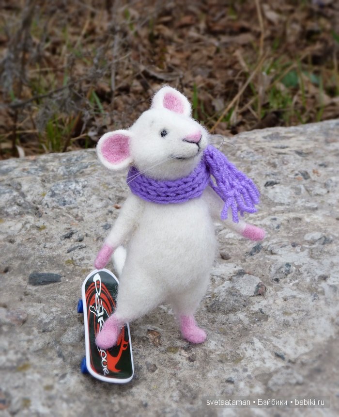 Мышонок со скейтом. Игрушка валянием ручной работы (фото 2)