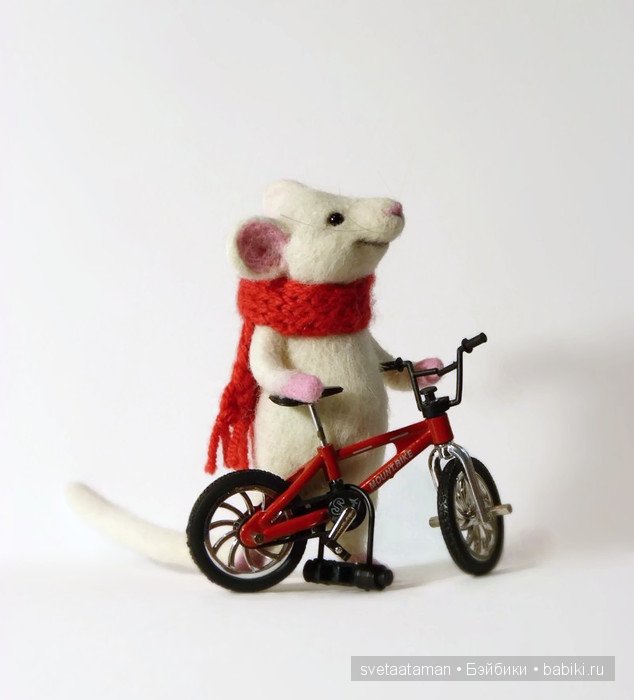 Авторская игрушка валянием из шерсти. Мышонок - велосипедист (фото 7)
