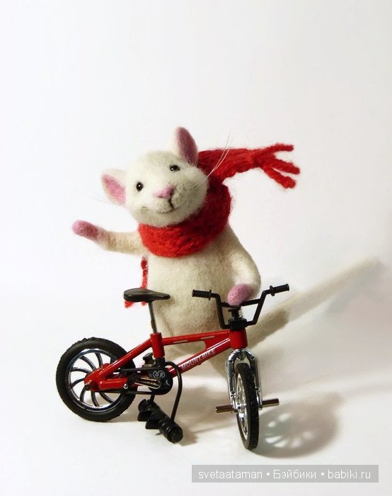 Авторская игрушка валянием из шерсти. Мышонок - велосипедист