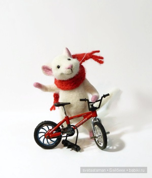 Авторская игрушка валянием из шерсти. Мышонок - велосипедист (фото 5)
