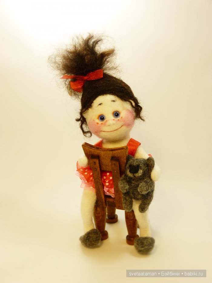 Голубоглазый ангелочек - валяние куклы из шерсти (фото 2)