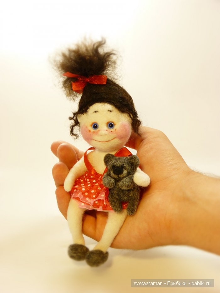 Голубоглазый ангелочек - валяние куклы из шерсти (фото 5)
