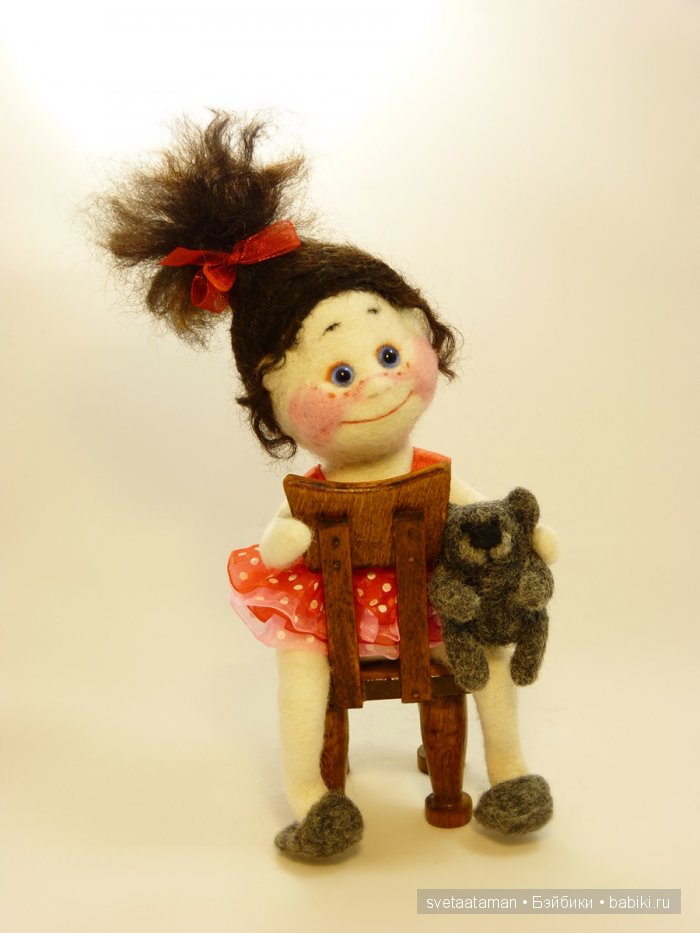 Голубоглазый ангелочек - валяние куклы из шерсти (фото 4)